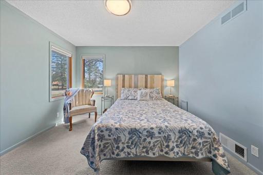 302 Pleasant Knolls, Center City, MN 55012