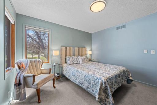 302 Pleasant Knolls, Center City, MN 55012