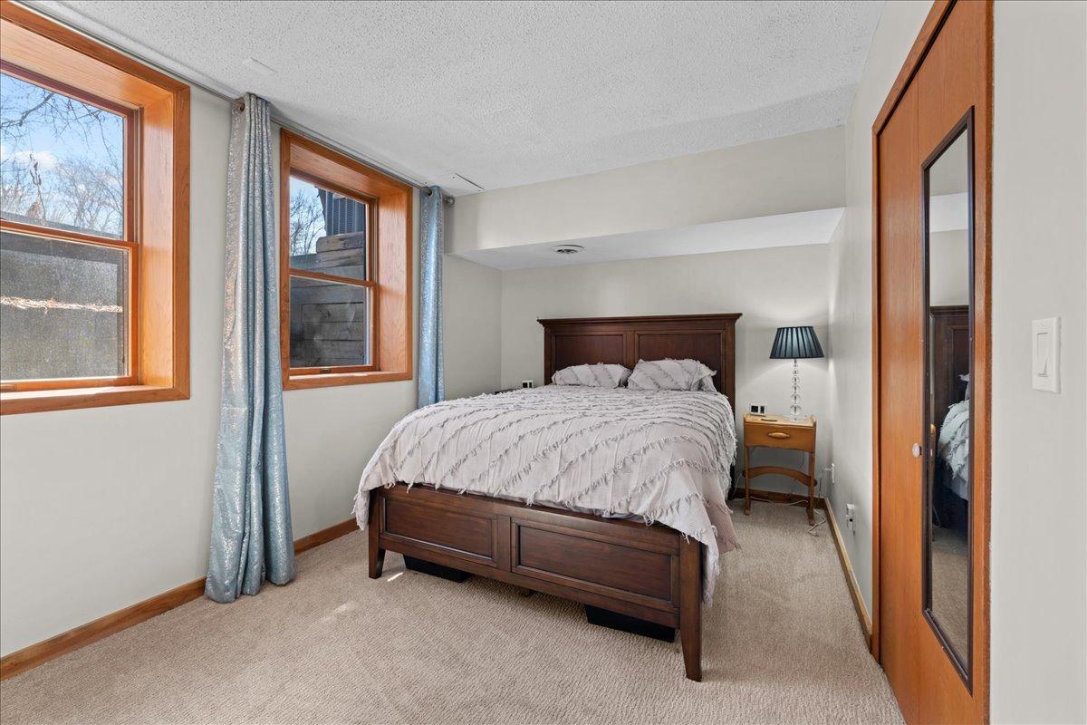 302 Pleasant Knolls, Center City, MN 55012