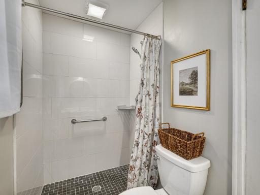 4230 Ewing Avenue N, Robbinsdale, MN 55422