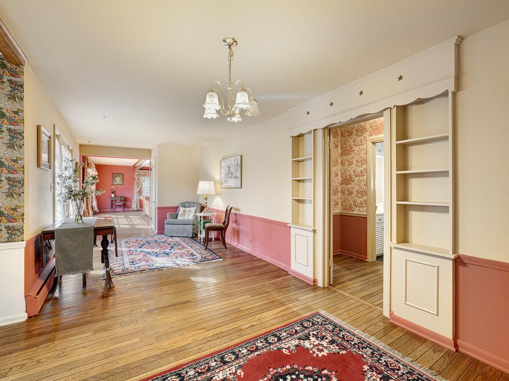 11 - Dining Room.jpg