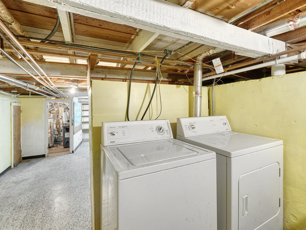 28 - Laundry Room.jpg