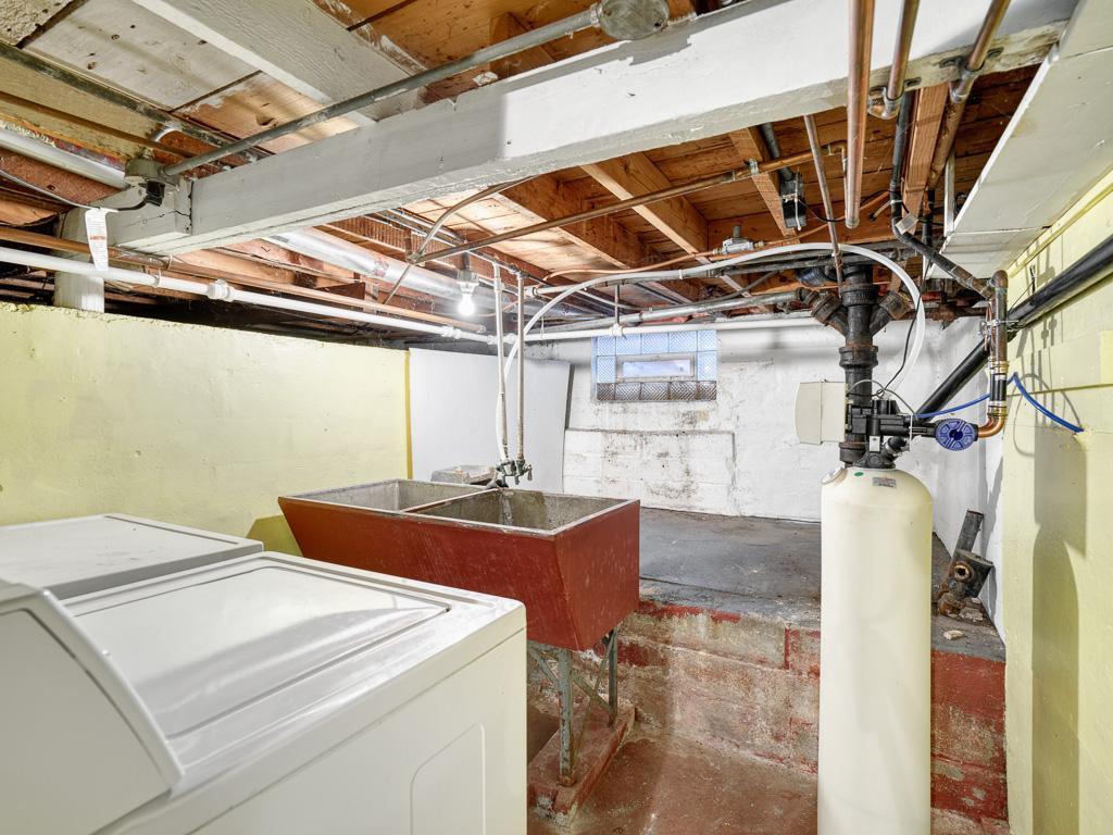 27 - Laundry Room.jpg