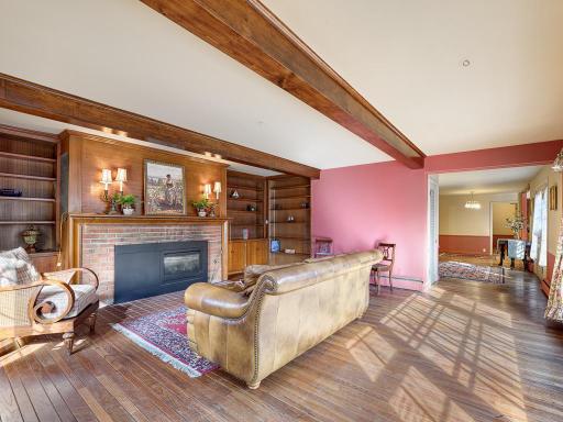 4230 Ewing Avenue N, Robbinsdale, MN 55422