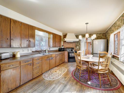 4230 Ewing Avenue N, Robbinsdale, MN 55422