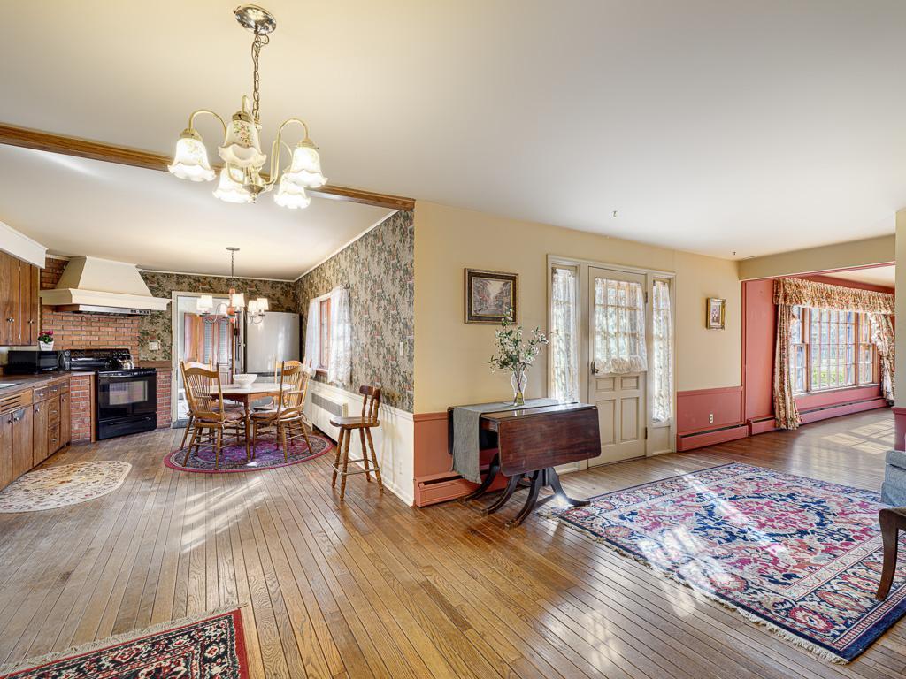 12 - Dining Room.jpg