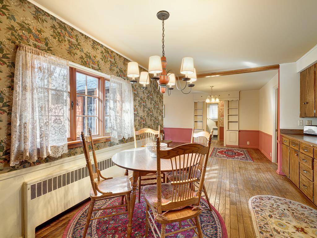 16 - Breakfast Area.jpg