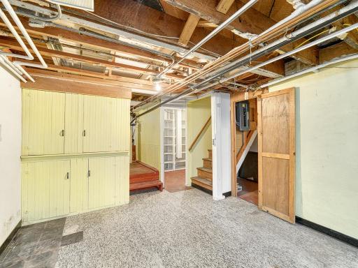 4230 Ewing Avenue N, Robbinsdale, MN 55422