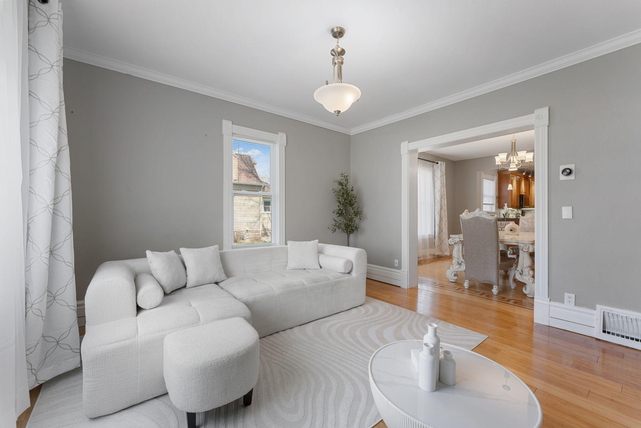 Hardwood floors in LL and dining