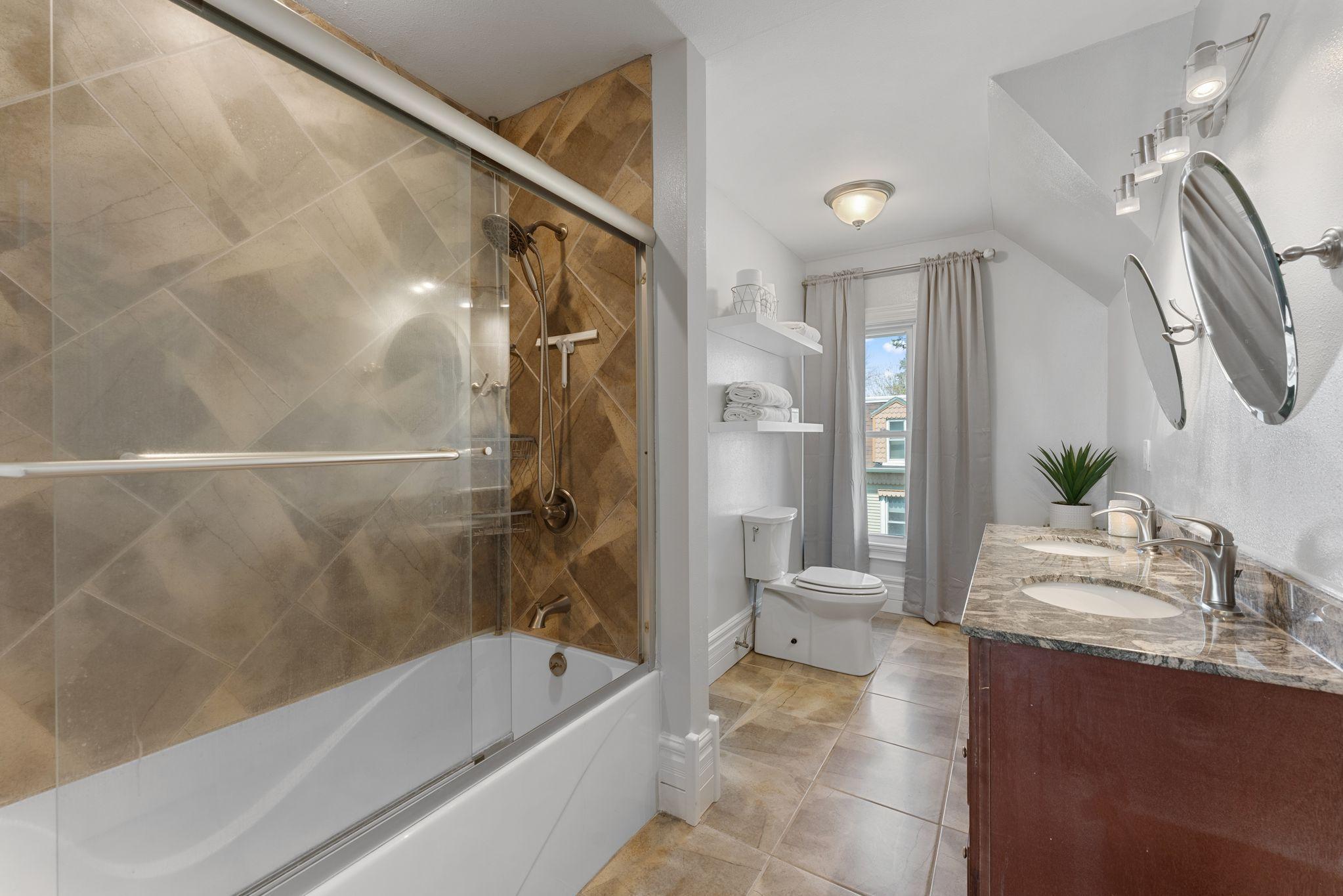 Primary bedroom ensuite bathroom