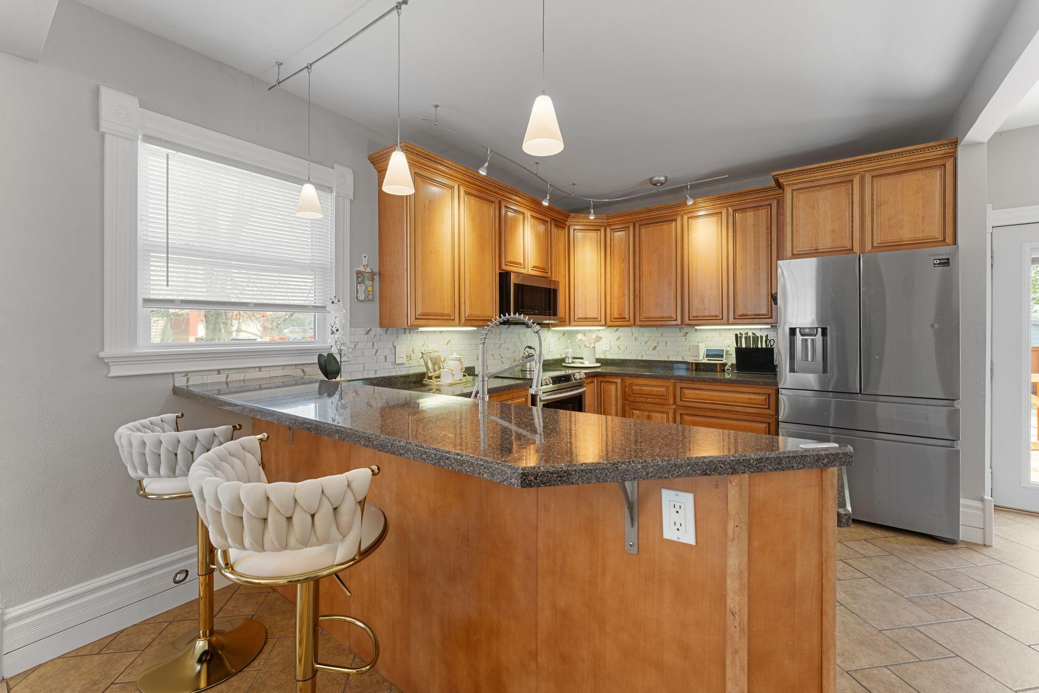 Great lighting in kitchen