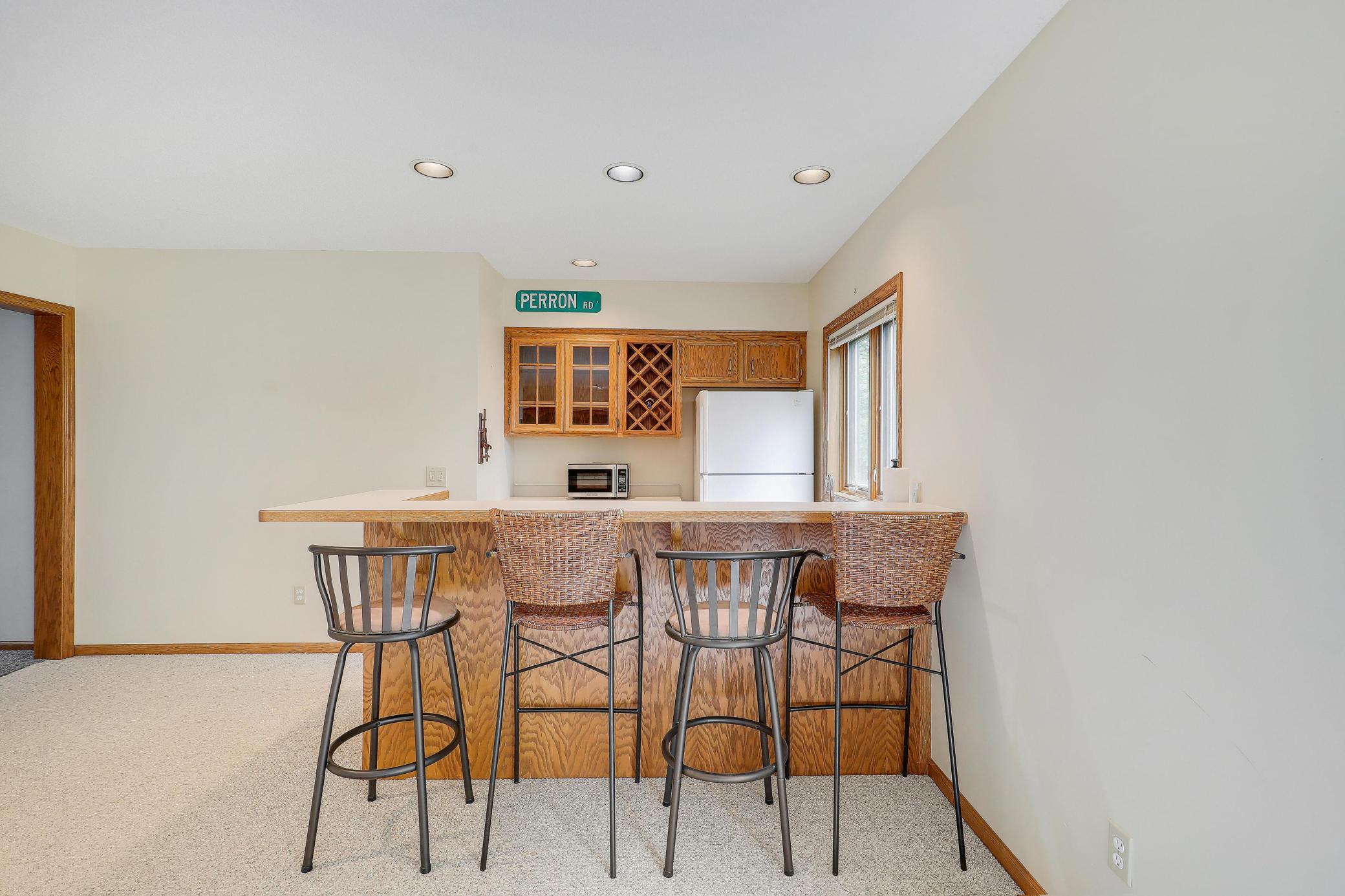 Wet Bar!! Great for entertaining!