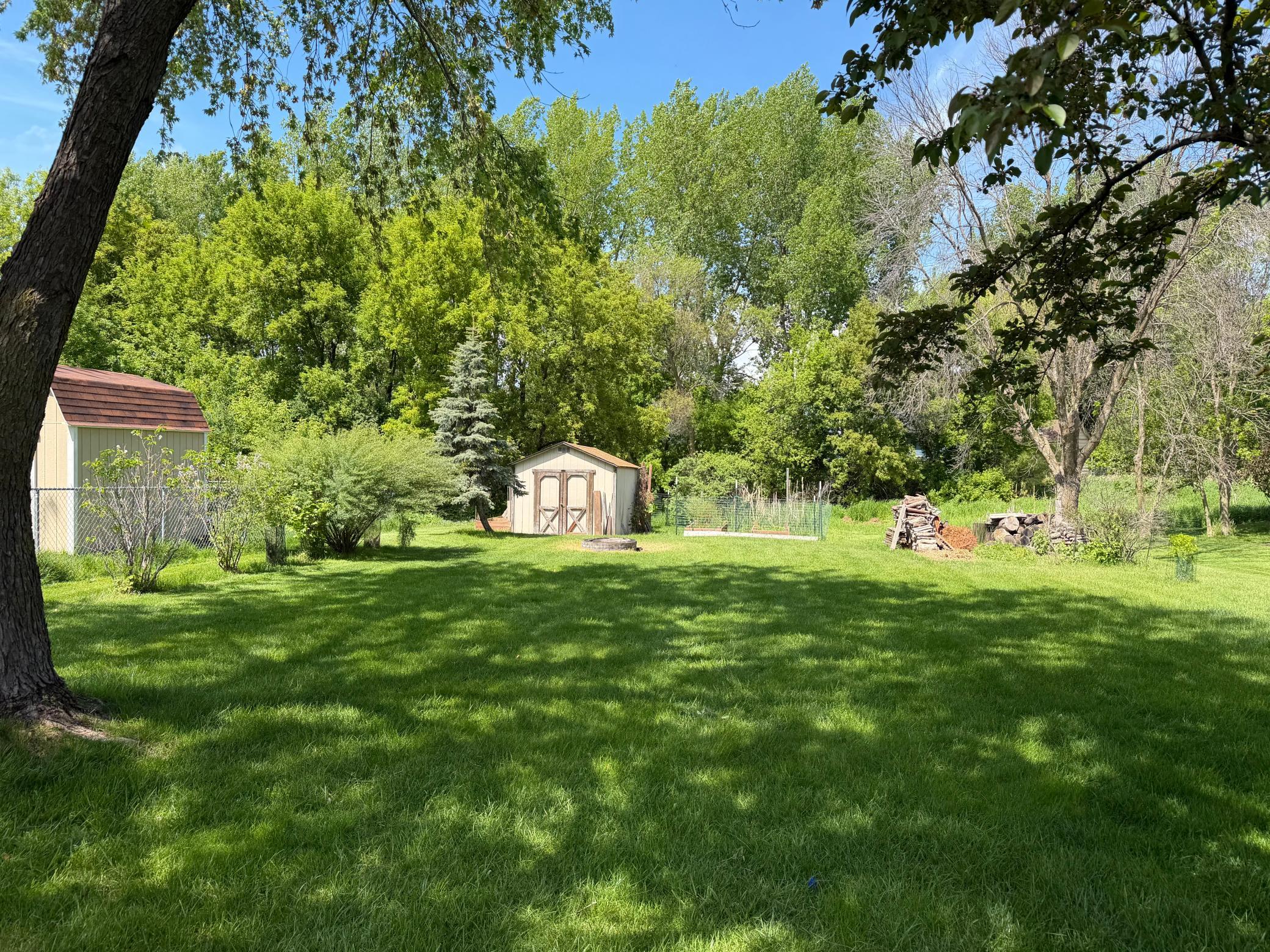 Beautiful Yard on Pond