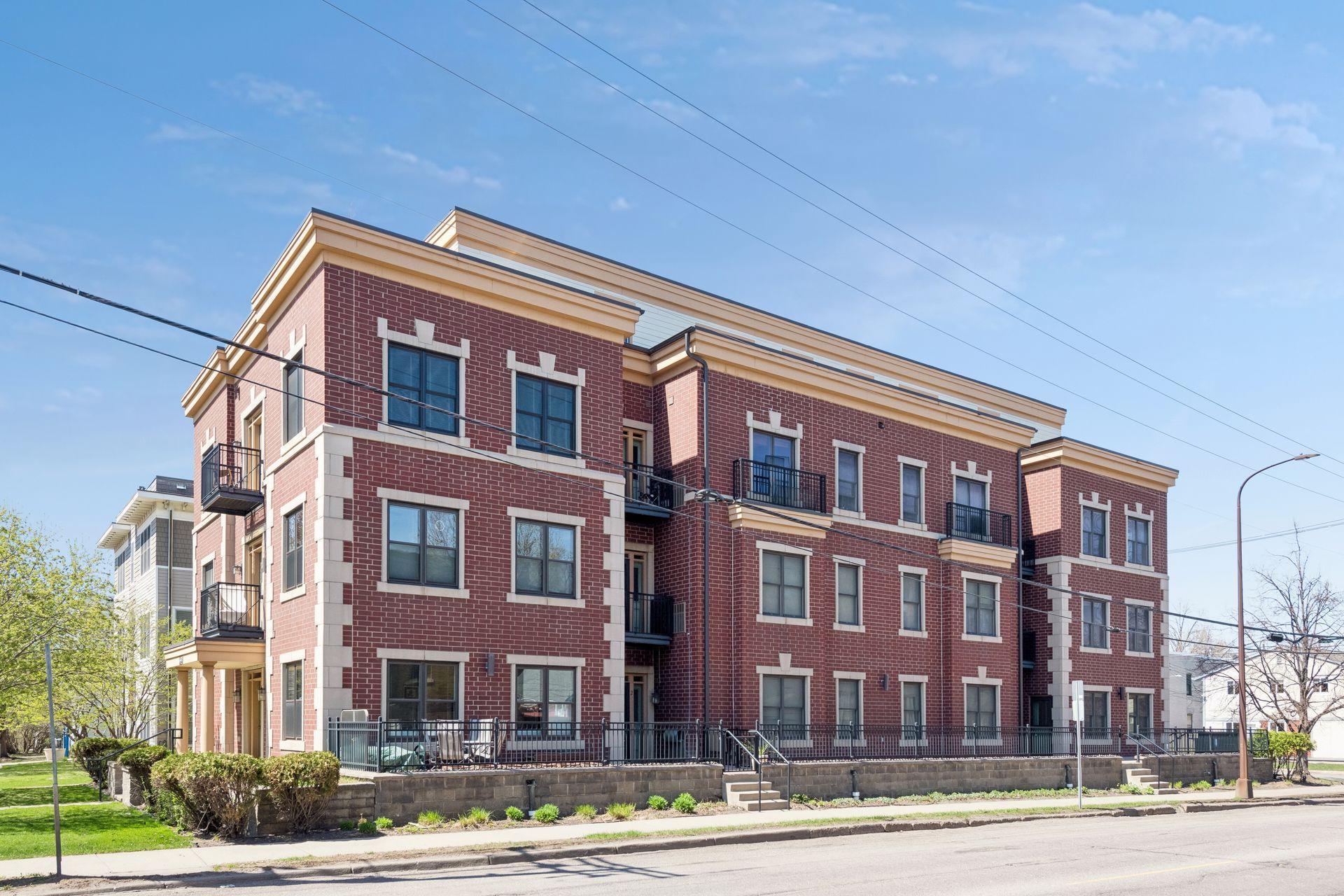 Welcome to 625 Dayton Avenue #4 in Saint Paul.