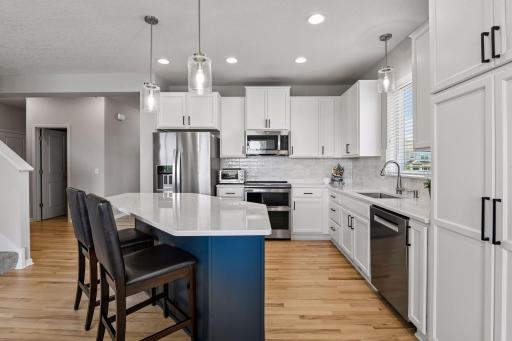 Quartz center island with new countertops and backsplash (2025)