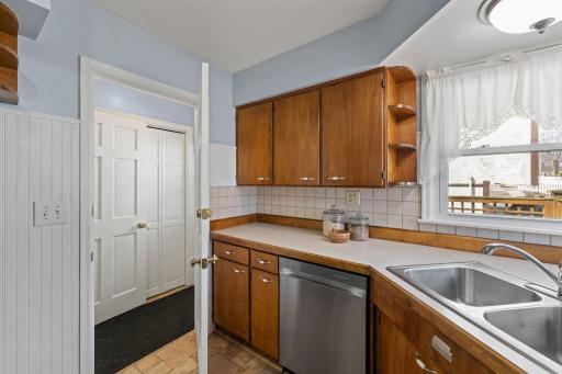15 E 68th Street, Minneapolis, MN 55423
