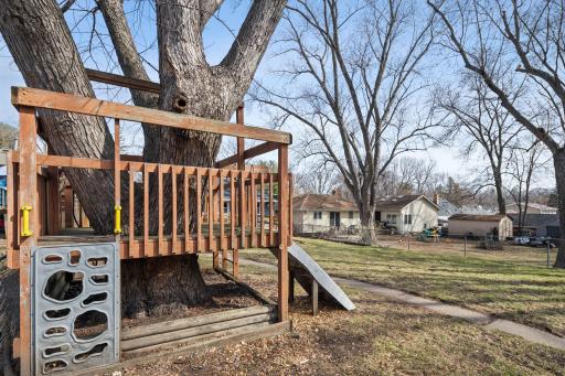 15 E 68th Street, Minneapolis, MN 55423