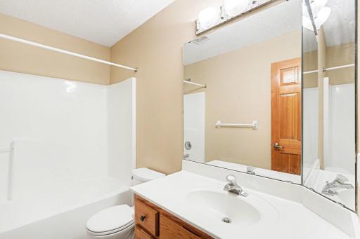 2431 Tevlin Court E, Saint Paul, MN 55119