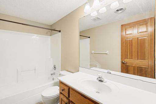 2431 Tevlin Court E, Saint Paul, MN 55119