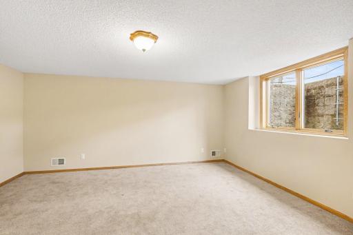 2431 Tevlin Court E, Saint Paul, MN 55119