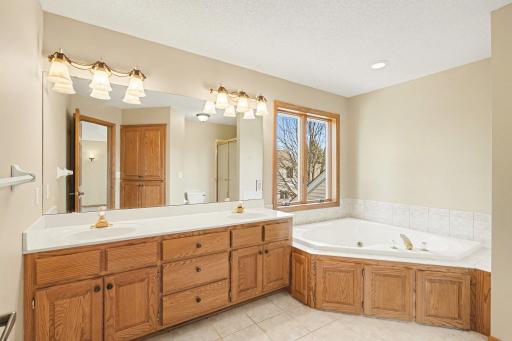 2431 Tevlin Court E, Saint Paul, MN 55119
