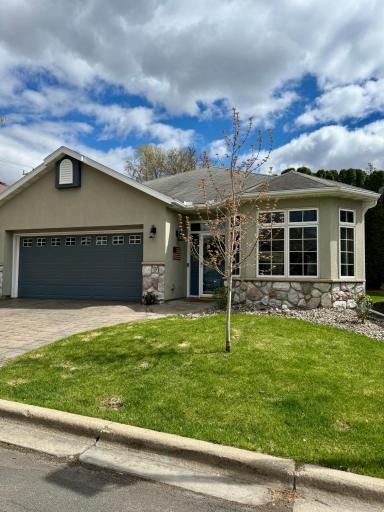 ONE LEVEL LIVING! UPDATES THROUGHOUT TO INCLUDE QUARTS COUNTER TOPS IN KITCHEN AND BATHROOMS, NEW FLOORING, FIXTURES AND MORE! GREAT WALKING PATHS AND STEPS FROM THE MISSISSIPPI RIVER! Great Back Yard River Views From The Patio!