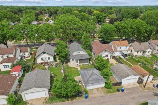 950 Hawthorne Avenue E, Saint Paul, MN 55106