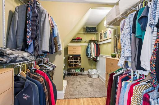 Huge walk in closet !!!!