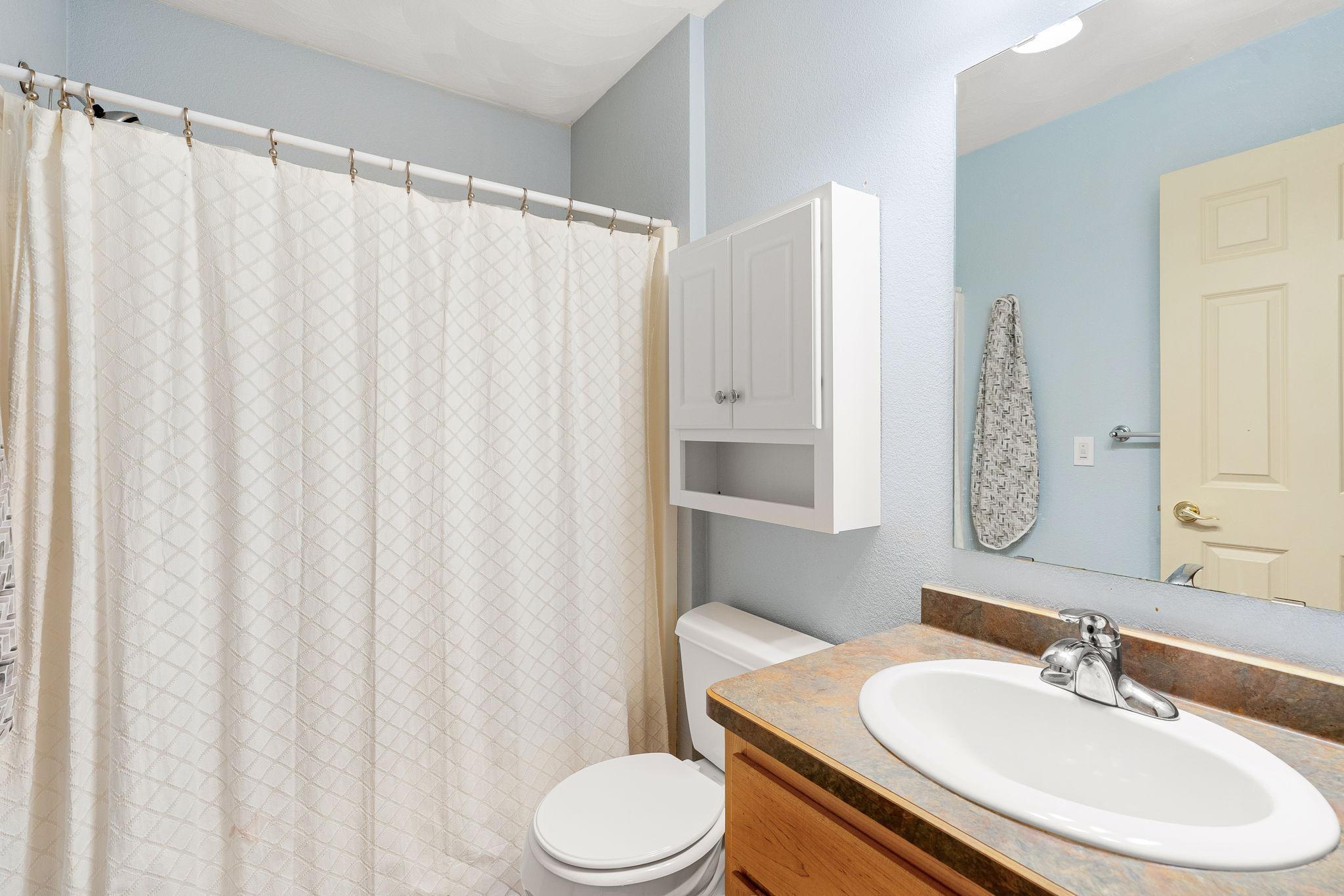 Upper Level Full Bath