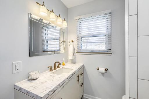 725 Pontiac Place - Web Quality - 023 - 23 Bathroom.jpg