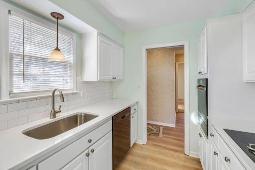 725 Pontiac Place - Web Quality - 008 - 08 Kitchen.jpg