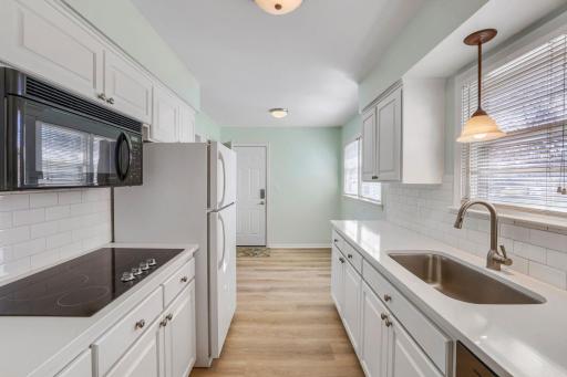 725 Pontiac Place - Web Quality - 009 - 09 Kitchen.jpg