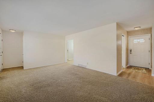725 Pontiac Place - Web Quality - 007 - 07 Living Room.jpg