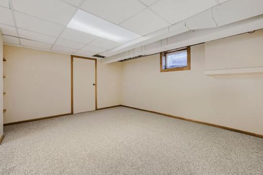725 Pontiac Place - Web Quality - 012 - 12 Family Room.jpg