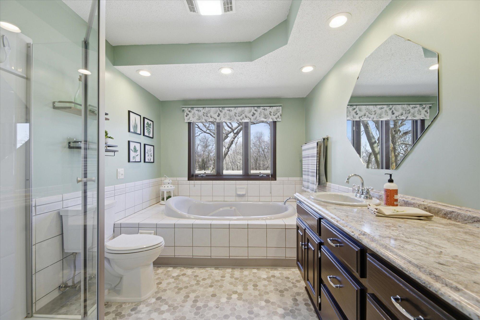 Full main floor bath!