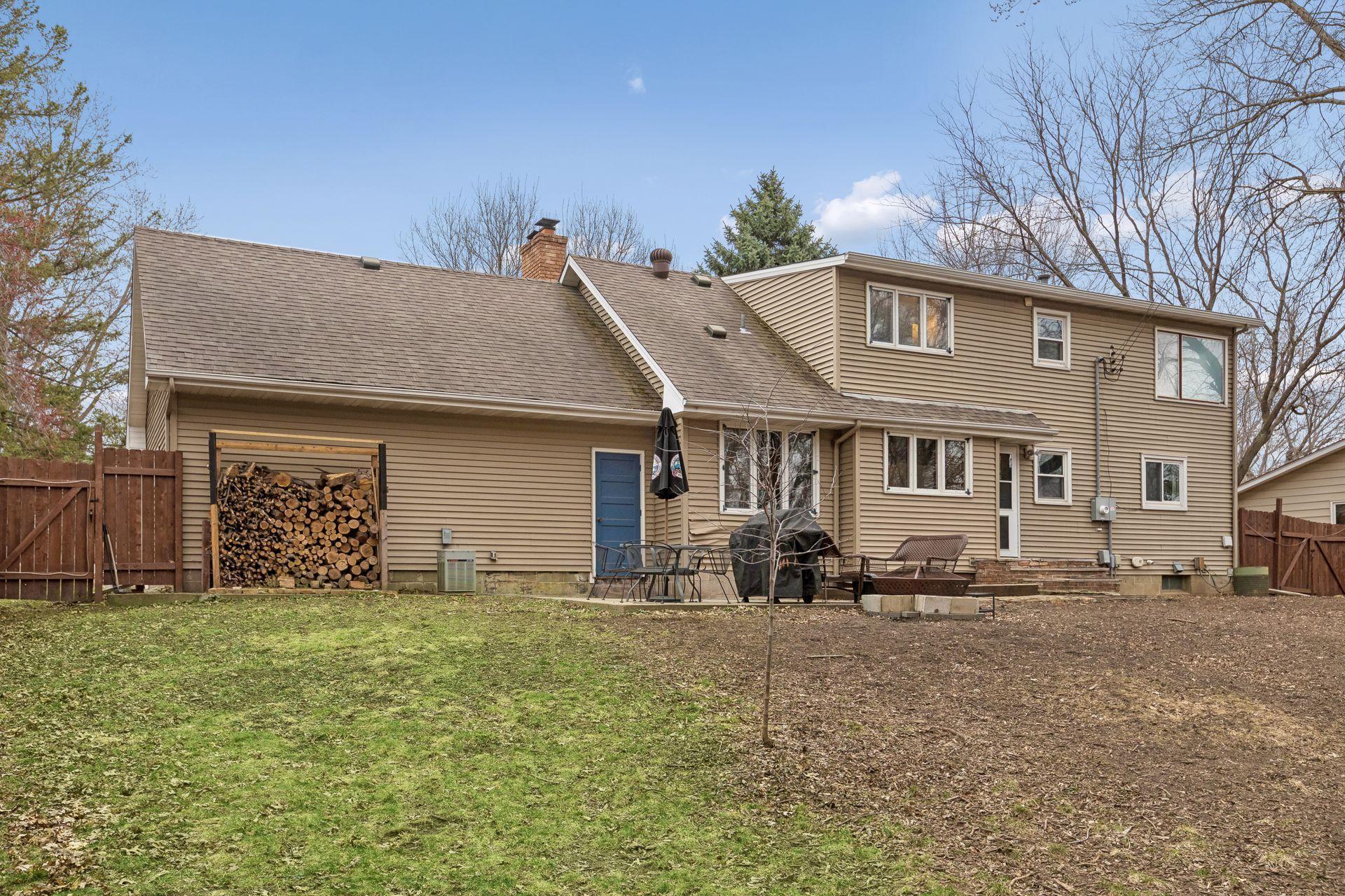 Fully fenced back yard!