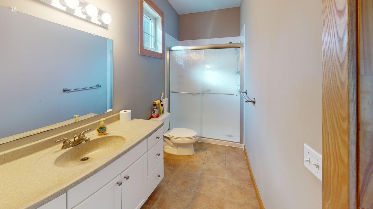 Private p=3/4 primary bath