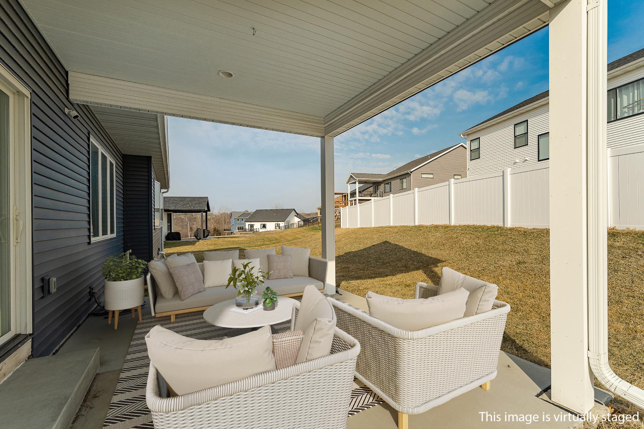 26-Covered Patio (1).jpg