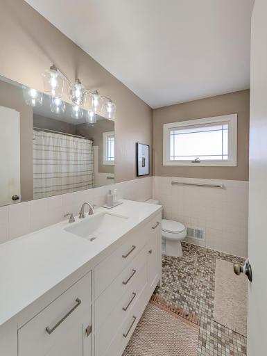 8500 34th Avenue N, Minneapolis, MN 55427