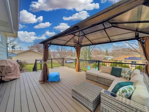 This spacious deck overlooks the back yard and has plenty of room for you and your guests to enjoy beautiful weather!