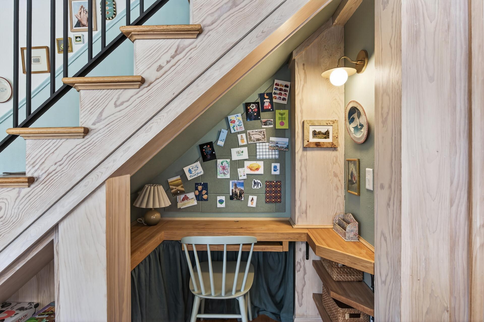 The most charming office nook!