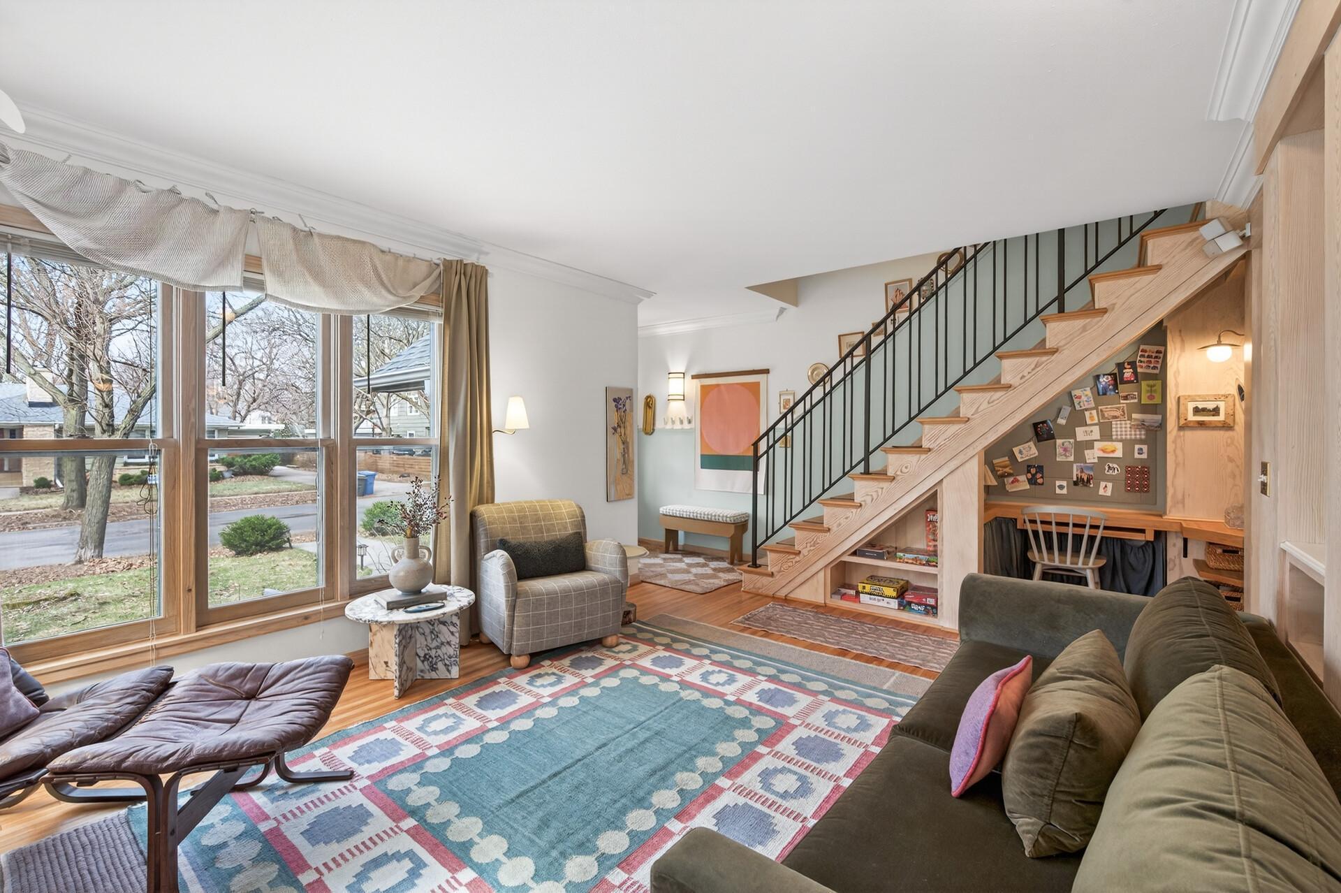 Back in the living room, we can head upstairs!