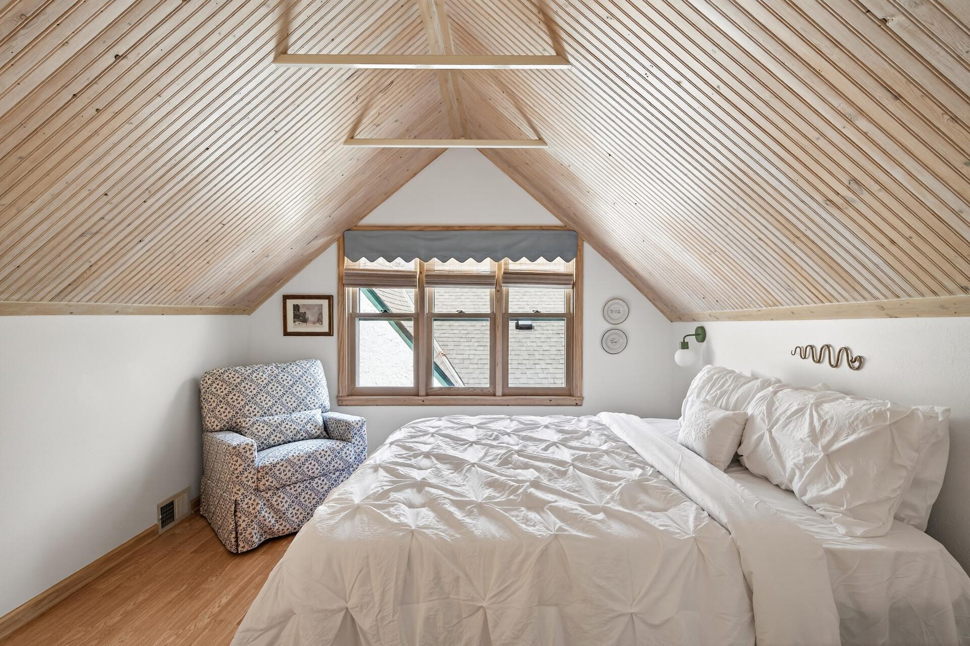 Upper level bedroom with vaulted ceilings and a large closet!