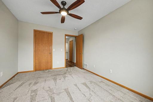 Primary Bedroom w/walk-in Closet