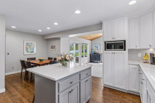2521 Abbey Hill Drive, Hopkins, MN 55305
