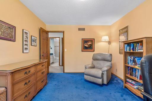 2521 Abbey Hill Drive, Hopkins, MN 55305