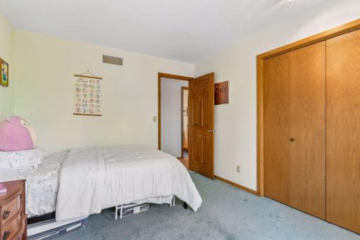 2521 Abbey Hill Drive, Hopkins, MN 55305