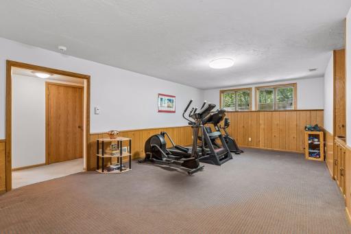 2521 Abbey Hill Drive, Hopkins, MN 55305