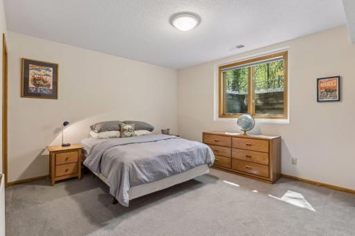 2521 Abbey Hill Drive, Hopkins, MN 55305