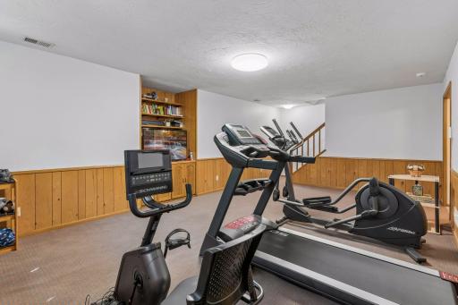 2521 Abbey Hill Drive, Hopkins, MN 55305